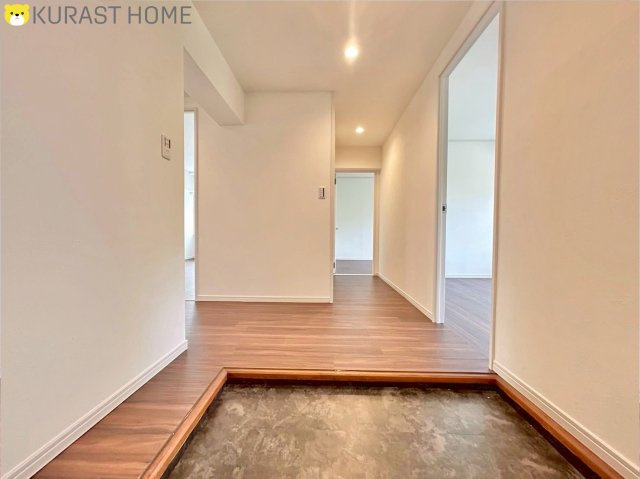 境谷西第2住宅団地第14号棟　2階の玄関