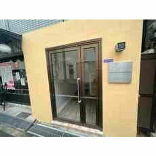 大阪市福島区大開１丁目の店舗事務所のエントランス