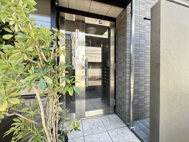 ネオクレメントのエントランス