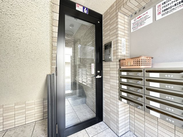 ネオクレメントのエントランス