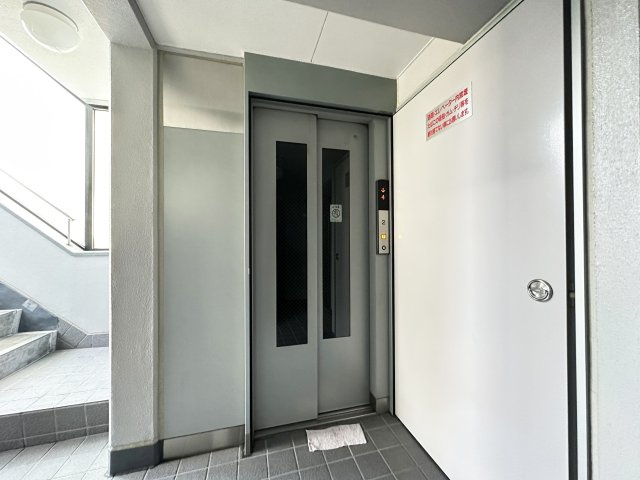 ネオクレメントのロビー