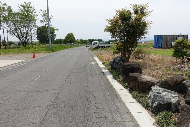 高崎市棟高町　売地（２４６坪）の前面道路含む現地写真