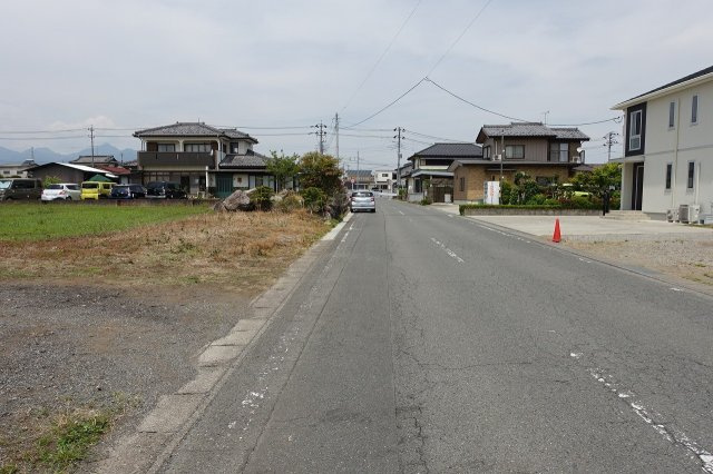 高崎市棟高町　売地（２４６坪）の前面道路含む現地写真