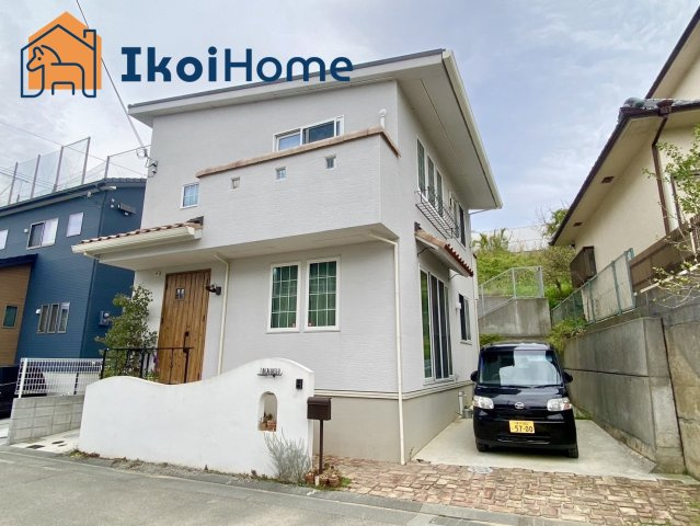 神戸市西区伊川谷町潤和　中古戸建　築浅の玄関|●年中無休：当日予約可●一条工務店さんによる建築物！築浅物件でまだ非常に綺麗です。収納豊富！