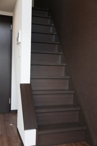 【収納】 | ビータス筥松弐番館 | ロフトへと続く階段です。移動も楽々です。写真は類似です。
