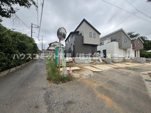 日吉倉２４－１期　新築戸建て　３号棟の前面道路含む現地写真