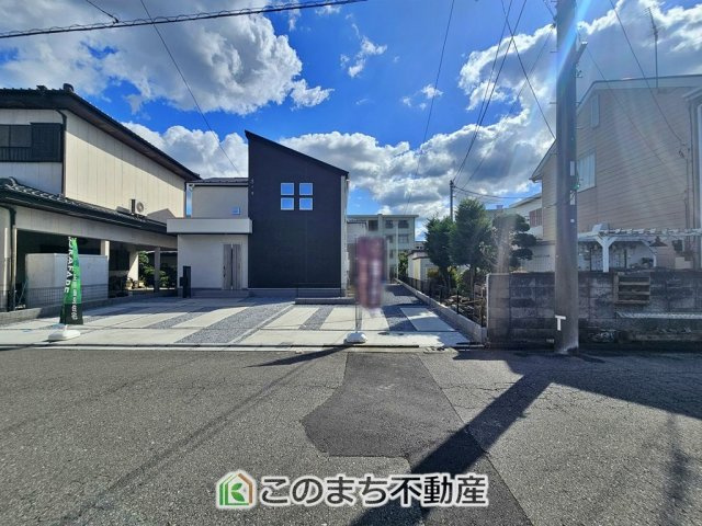 グラファーレ宇都宮市新町　2号棟の駐車場|お車を並列で2台駐車可能です(車種によります)。