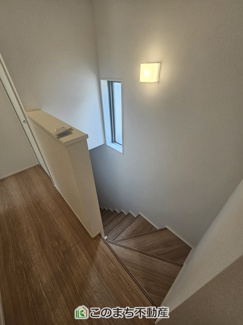 【設備】 | グラファーレ宇都宮市新町　2号棟 | 手すり付きで小さなお子様にも安心の階段スペースです☆