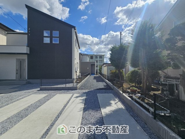 グラファーレ宇都宮市新町　2号棟の外観|2台並列駐車が可能です。