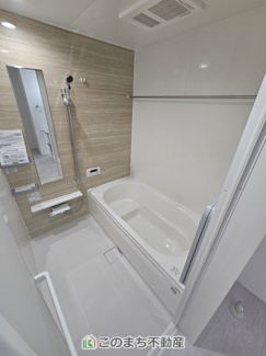 【浴室】 | グラファーレ宇都宮市新町　2号棟 | ゆったりと入れるフルオートバスはお子様との団らんバスタイムが楽しめます♪
足を伸ばしてゆったりくつろげる１坪バスルームです☆