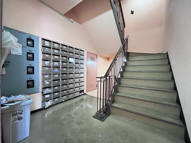 アビコエイトビルのエントランス