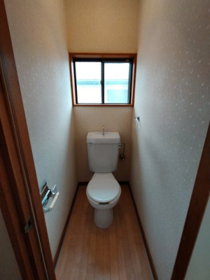 【トイレ】 | 高島市鴨3150-79　中古戸建 | ２F