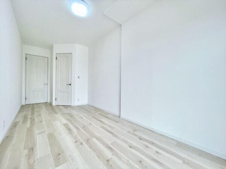 【洋室】 | レイディアントシティ横濱カルティエ6 | 大きな荷物も安心して収納できます。
※令和5年10月時点のリフォーム後写真