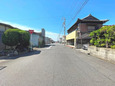 【前面道路含む現地写真】 | 津市河芸町千里ヶ丘 | 前面道路