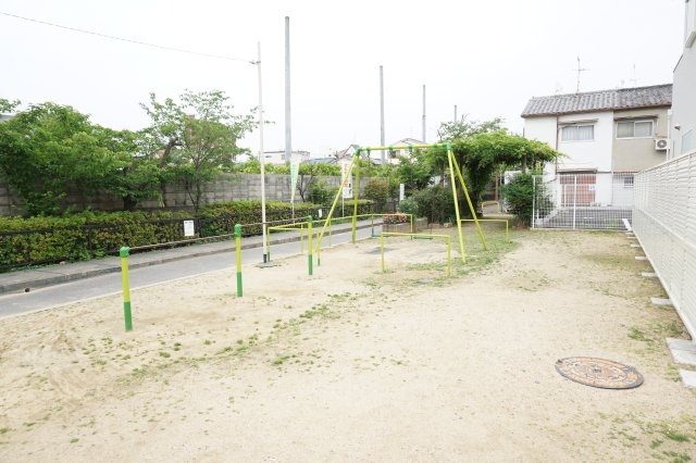 売土地　四條畷市美田町8号地（建築条件無し更地）の前面道路含む現地写真