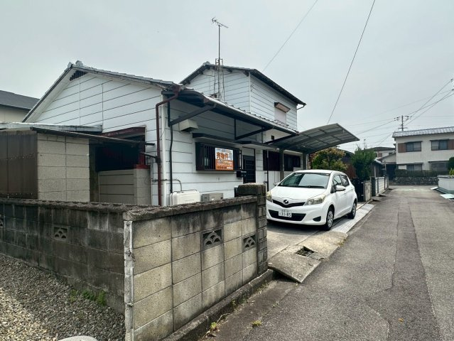 松神子2丁目　売土地の外観|第一種低層住居専用地域。周囲に高い建物が立ちにくいため、将来にわたって良好な日当たりと静かな住環境が維持されやすい土地です。