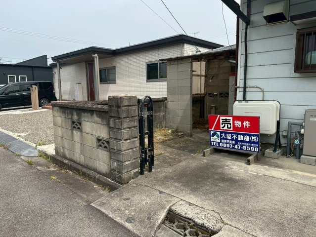松神子2丁目　売土地の外観|【外観】解体更地渡し。古い建物の撤去費用がかからず、資金計画を立てやすいのが魅力。広さを活かした外構デザインも存分に楽しめます。