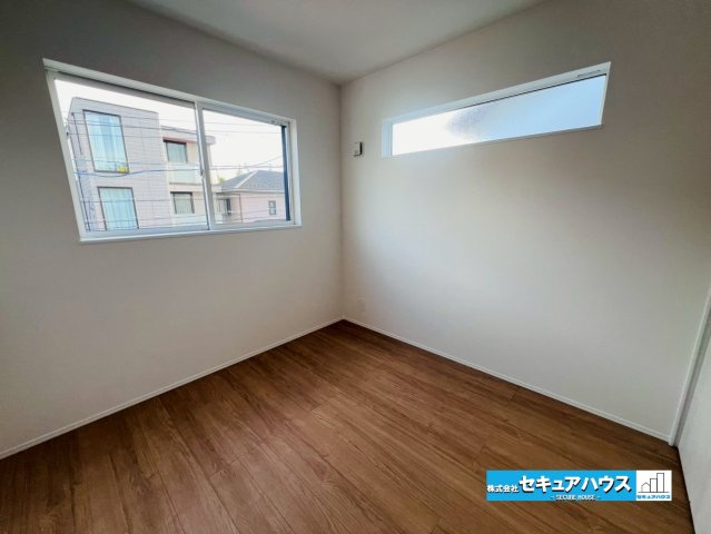 【今からご案内可能】東海市中央町 全1棟 の洋室|【洋室】
お子様のお部屋や主寝室、来客時の宿泊室、趣味のお部屋としてもご利用いただけます♪