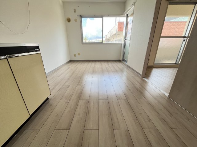 ユートピアハイツ金剛の居間・リビング