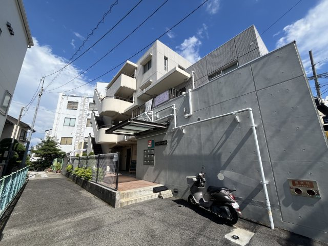 ユートピアハイツ金剛の外観