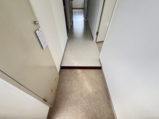 ユートピアハイツ金剛の玄関