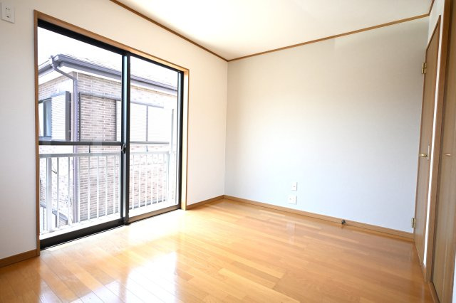 茅ヶ崎市萩園　戸建の洋室