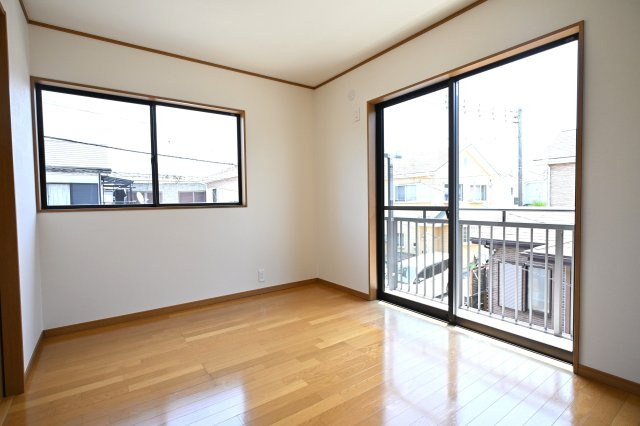 茅ヶ崎市萩園　戸建の洋室