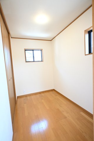茅ヶ崎市萩園　戸建の洋室