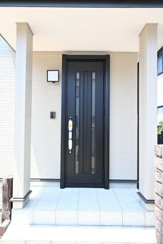 茅ヶ崎市萩園　戸建の玄関