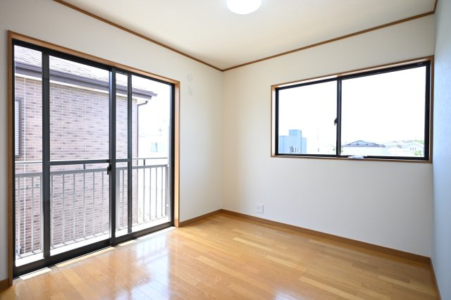 茅ヶ崎市萩園　戸建の洋室