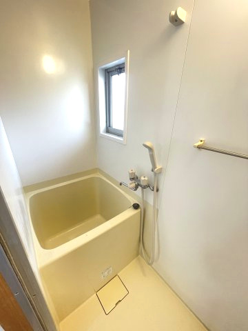 第二奥村ハイツの浴室|落ち着いた空間のお風呂です