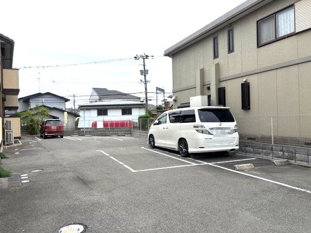 サンク藤貴の駐車場