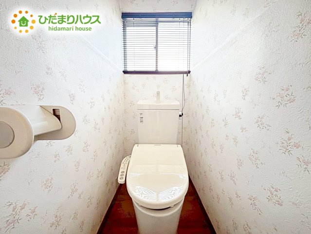 【トイレ】 | 水戸市元吉田町　中古戸建 | 小窓があるため明るく換気も快適、省エネ、お掃除ラクラク仕様のウォシュレット！