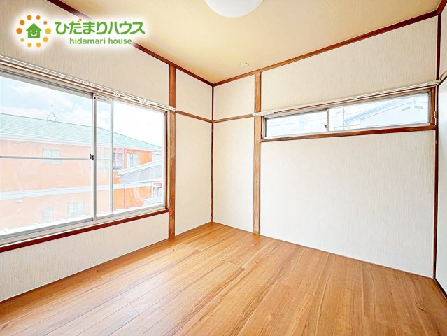 【洋室】 | 水戸市元吉田町　中古戸建 | 明るい色の床なので、どんな家具でもマッチします☆彡