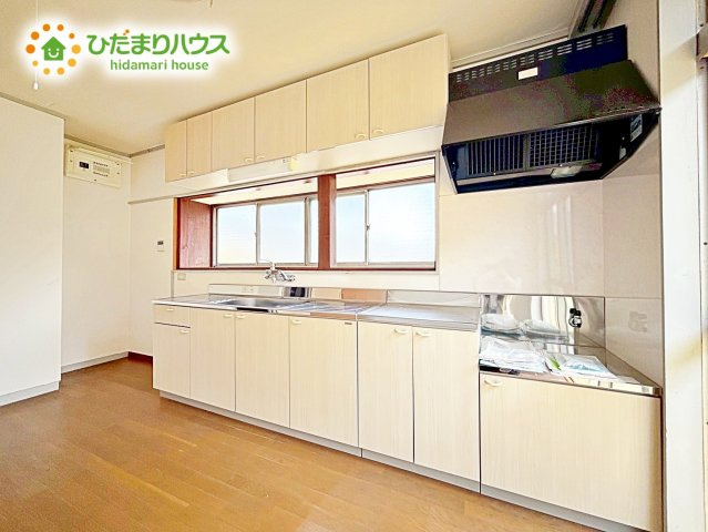 【キッチン】 | 水戸市元吉田町　中古戸建 | 備え付け収納で、スッキリお片付け！