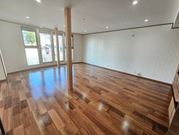 名谷町戸建の洋室