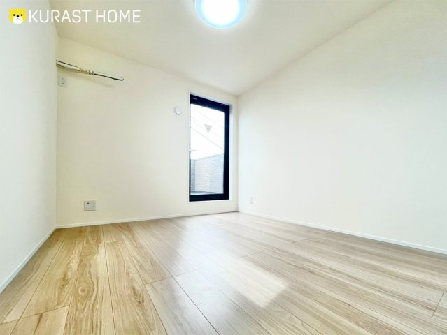 京都市右京区西京極堤下町　新築戸建の洋室