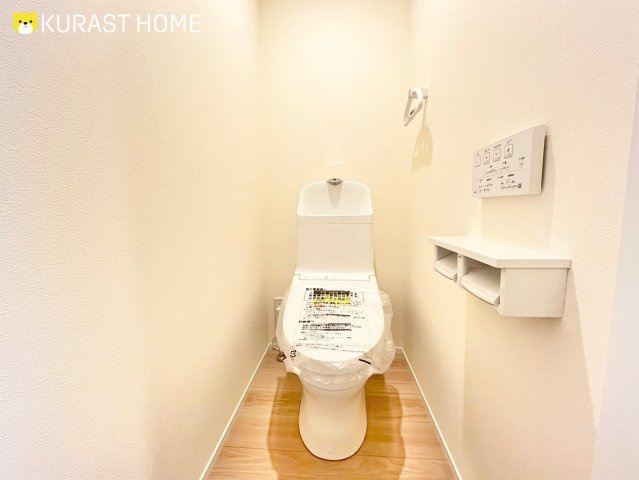 京都市右京区西京極堤下町　新築戸建のトイレ