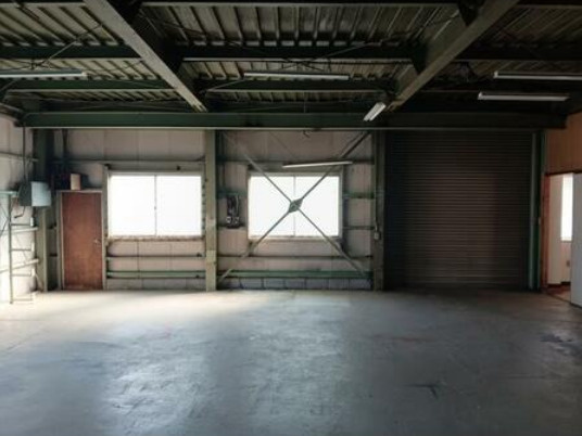 知立谷田倉庫付貸事務所の内装