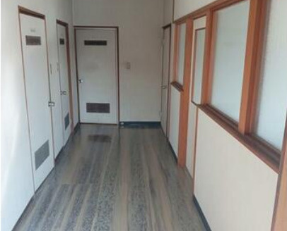 知立谷田倉庫付貸事務所の内装