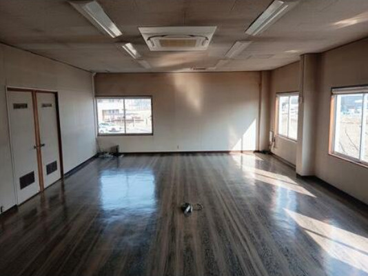 知立谷田倉庫付貸事務所の内装