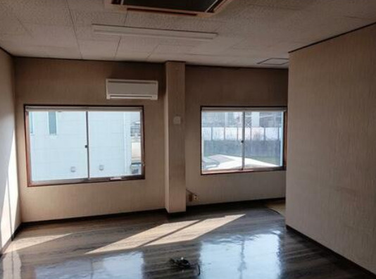 知立谷田倉庫付貸事務所の内装