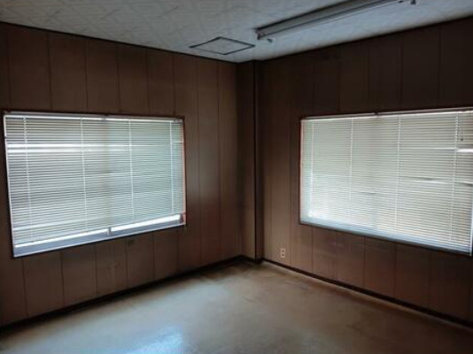 知立谷田倉庫付貸事務所の内装