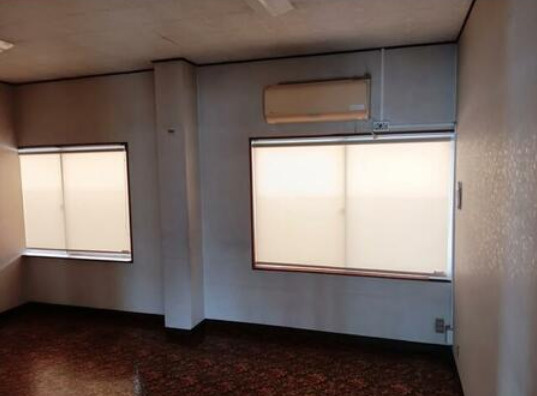 知立谷田倉庫付貸事務所の内装