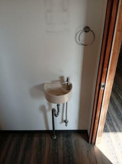 知立谷田倉庫付貸事務所の洗面所