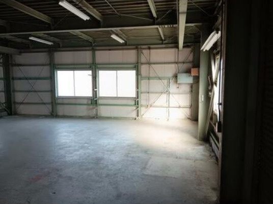 知立谷田倉庫付貸事務所の内装