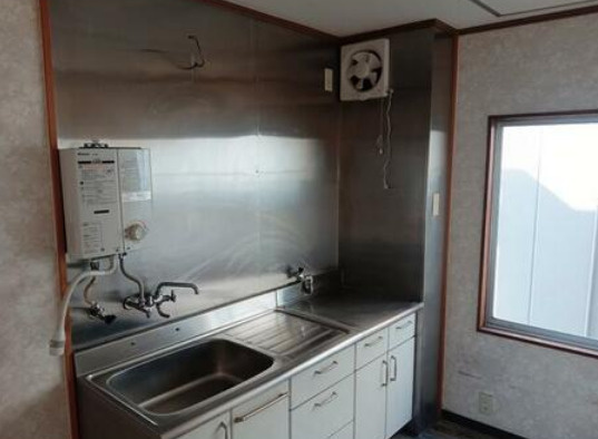 知立谷田倉庫付貸事務所のキッチン