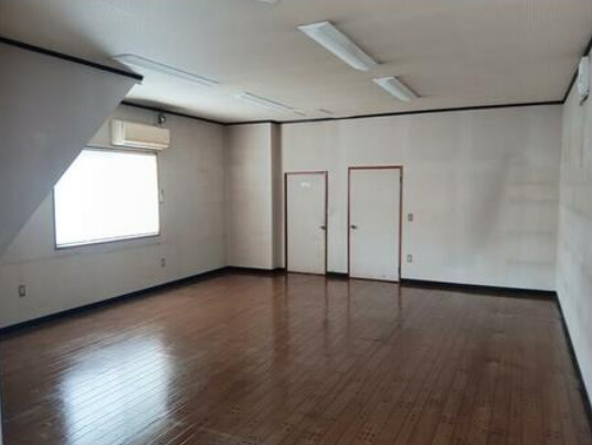 知立谷田倉庫付貸事務所の内装