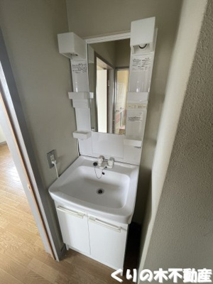 【洗面所】 | ルミウス北鳥生１ | 明るい洗面所です