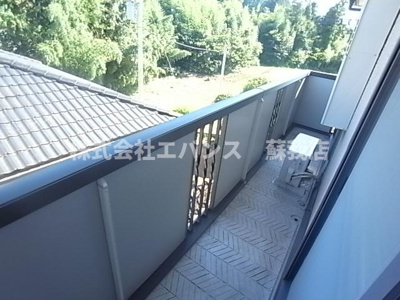 【バルコニー】 | アベニューヴィラI | お洗濯にも便利なバルコニー付き